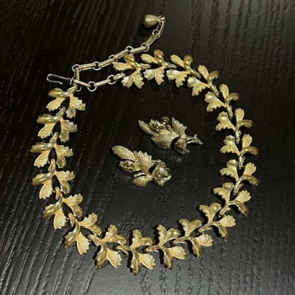 Vintage CORO Y2K Leaf Link Necklace & Earrings Set - Picture 2 of 11